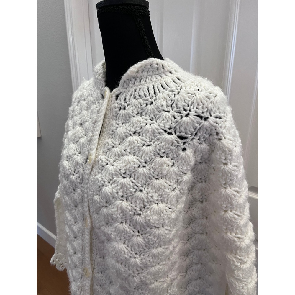 Vintage Crochet Poncho Sweater Womens Medium White Excellent 70s Boho Capelet